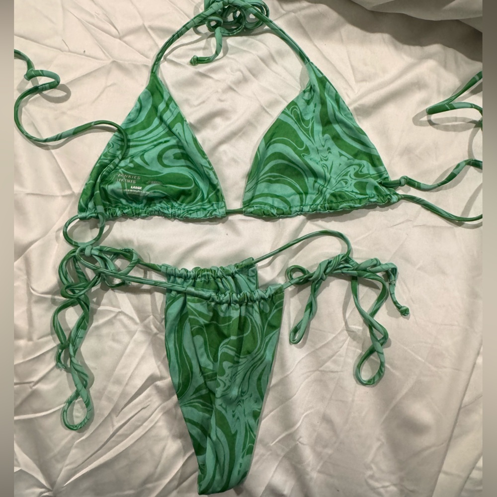Frankie’s bikini Naomi Bash